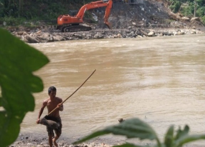Angkut Pasir dari Sungai Lematang Pakai Alat Sederhana, Bantu Pendapatan Keluarga