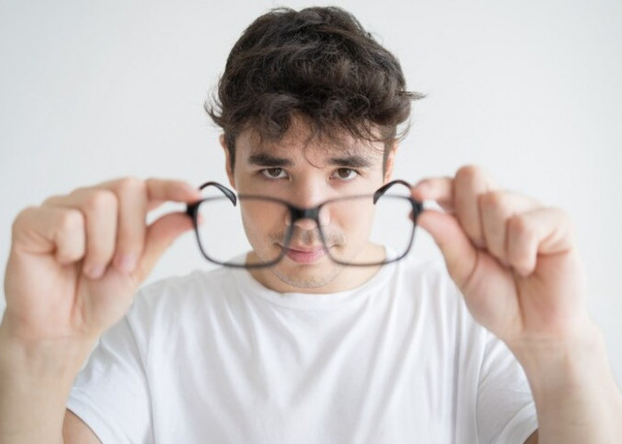 8 Tips Menghilangkan Embun Saat Memakai Kacamata,Cukup Tempelkan Benda Ini