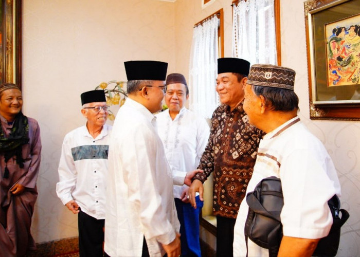 Bupati Muba Hadiri Tahlilan Alex Noerdin, Doakan Pengabdian Pelopor Sekolah dan Berobat Gratis