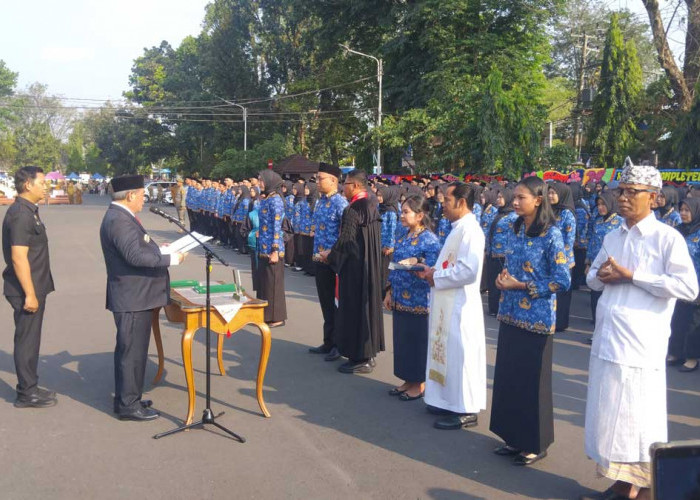 Bupati Lahat Bursah Zarnubi Beri Pesan Tegas Saat Lantik 711 PNS dan 555 Pejabat Fungsional