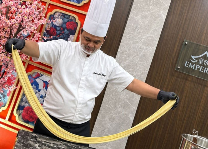 Nikmati Sensasi Live Cooking Lamien dan Diskon 20 Persen di Emperor Restaurant Palembang