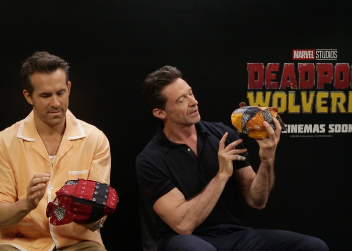 Ryan Reynolds dan Hugh Jackman Dapat Hadiah Blangkon, Warna dan Desain Khusus Deadpool dan Wolverine
