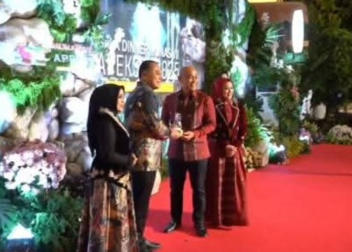 Wali Kota dan Ketua TP PKK Kota Lubuk Linggau Hadiri Gala Dinner di Munas VII APEKSI Surabaya