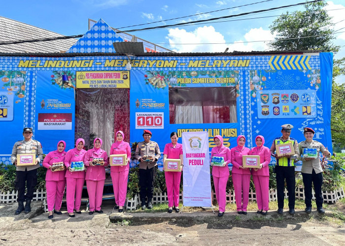 Kapolres Lubuk Linggau dan Ketua Bhayangkari Tinjau Pos Pelayanan Nataru