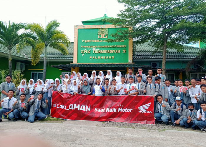 Tim Safety Riding Astra Motor Sumsel Menyapa SMK Muhammadiyah 2 Palembang