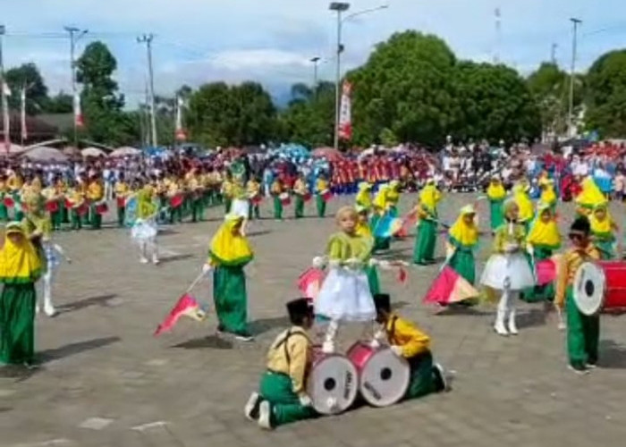 Lomba Drumband Warnai Peringati Hari Guru di Empat Lawang