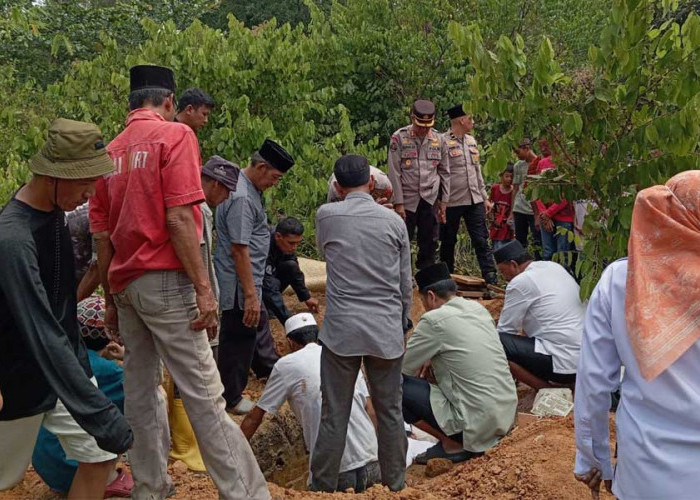 Istri Anggota Penmas Bidhumas Polda Sumsel Meninggal, Kabid Humas Melayat ke Rumah Duka