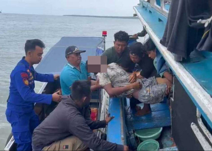 Terjang Ombak 3 Jam, Ambulance Apung Polda Sumsel Evakuasi Jenazah Nahkoda di Tengah Laut