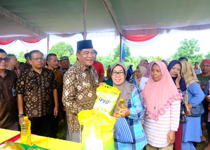 Buka Operasi Pasar Murah di Plakat Tinggi, Bupati Muba Sampaikan Pesan Ini Bagi Masyarakat