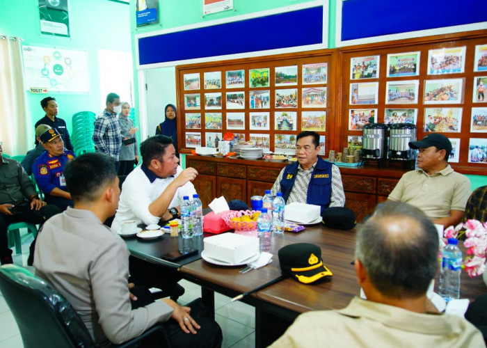 Gubernur Sumsel Bersama Bupati Muba Tinjau Lokasi Kebakaran Sumur Minyak Ilegal di Keluang