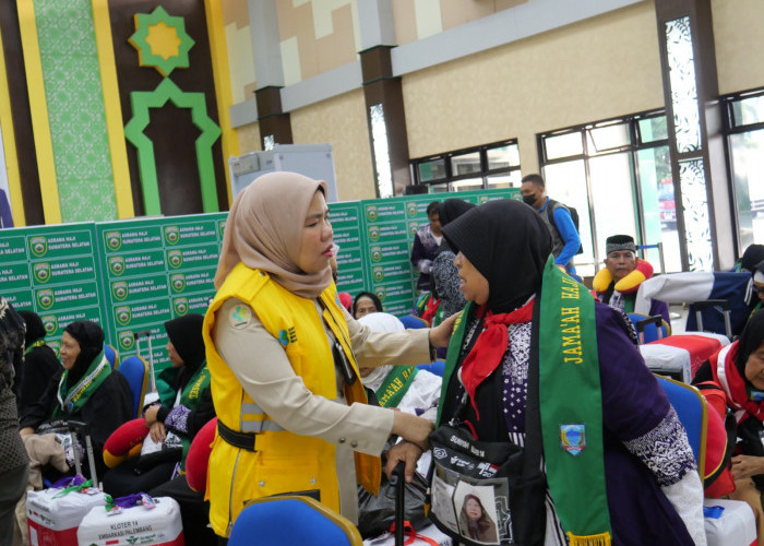 Semangat Petugas Embarkasi Palembang Sambut Jemaah Haji Kloter 14, Siap Beri Pelayanan Terbaik