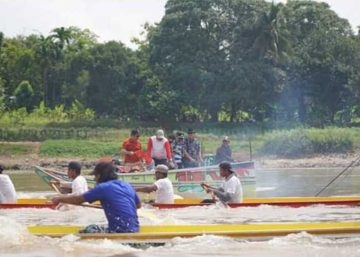 Sekda OI Buka Lomba Kenceran di Sungai Ogan, Ini Harapannya