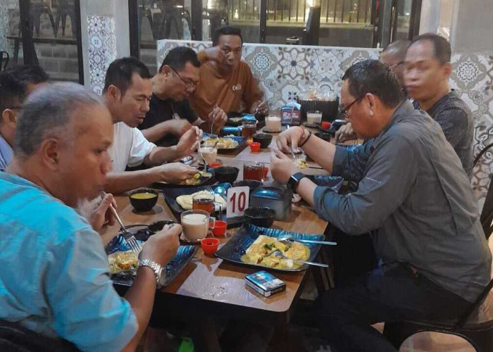 Mantap! Ahli Tambang Alumni Unsri Buru Kuliner Jadul Palembang