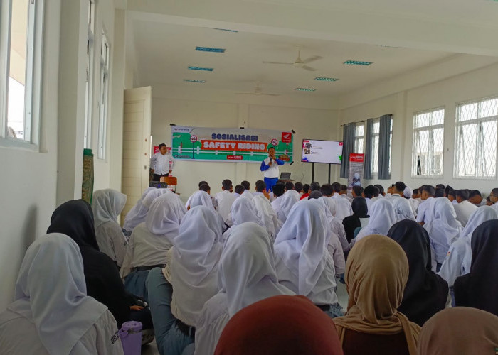 Astra Motor Sumsel Terus Gaungkan #Cari_Aman Melalui Edukasi Safety Riding di Sekolah