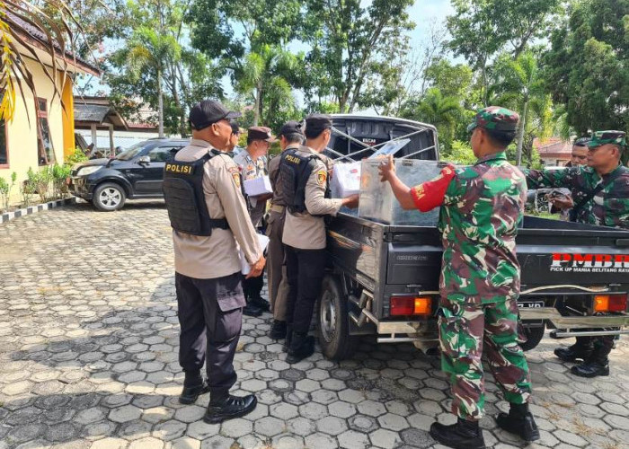 TNI dan Polri Ikut Mensukseskan Pilkades Serentak di OKU Timur, Ini Buktinya