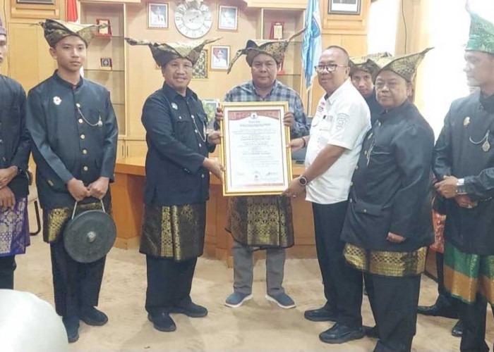 Resmi Sandang Gelar Raja Nata Tebuayan I, Ini Peran Strategis Ketua DPRD Hermanto dalam Adat Komering