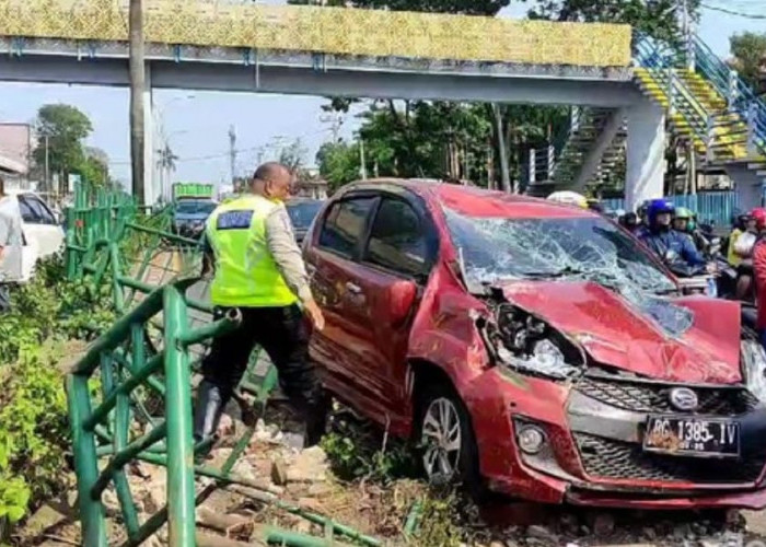 4 Mobil Ringsek Dalam Kecelakaan Beruntun Didepan SMAN 3 Palembang, Begini Kronologinya