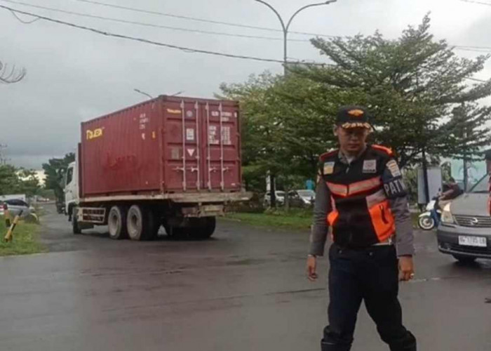 Dirikan Posko di Jalan Nurdin Panji, Dishub Palembang Halau Truk Besar Masuk di Luar Jam Operasional