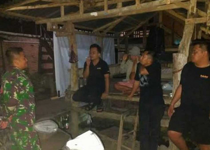 Kompak Sisir Jalan Utama Pagar Gunung, Anggota TNI dan Komponen Masyarakat Siap Sikat Aksi Kejahatan