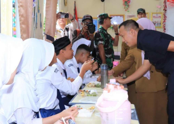 Ribuan Siswa di Palembang Nikmati Makan Bergizi Gratis, Ini Tanggapan Wali Murid