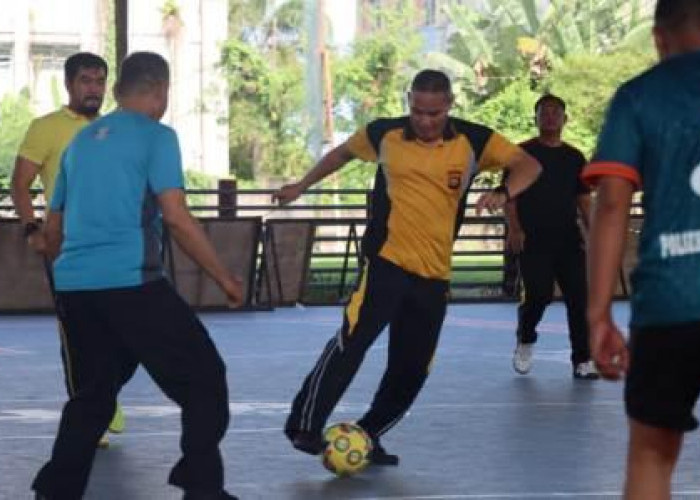 Hari Bhayangkara, Cara Kapolres Muba Gocek Bola Mirip Pemain Profesional pada Pertandingan Futsal