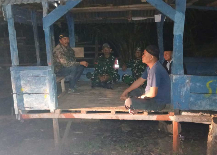 Anggota Babinsa Koramil 405-06 Muara Pinang Gencar Sosialisasi Bahaya Karhutla
