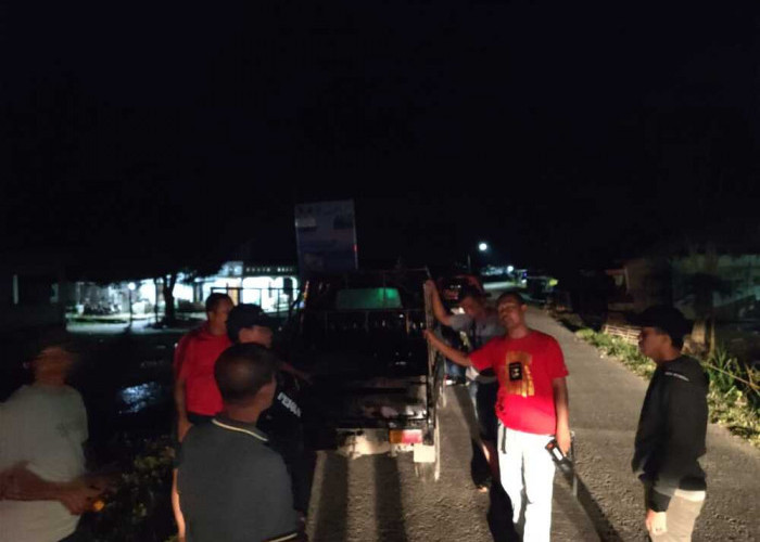  Mobil Grand Max Pick Up Hitam Ini Ditinggal di Pinggir Jalan Ogan Ilir, Punya Siapa Ya? 