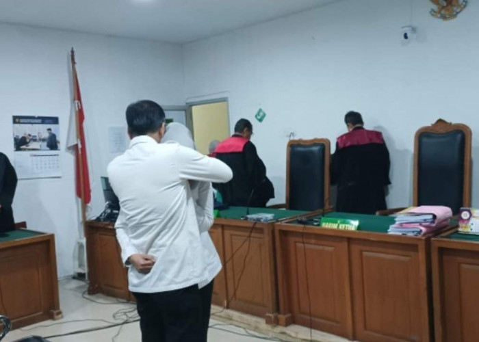 Eks Wawako Palembang dan Suami Divonis 7,5 Tahun Penjara, Tangis Keluarga Pecah di Ruang Sidang