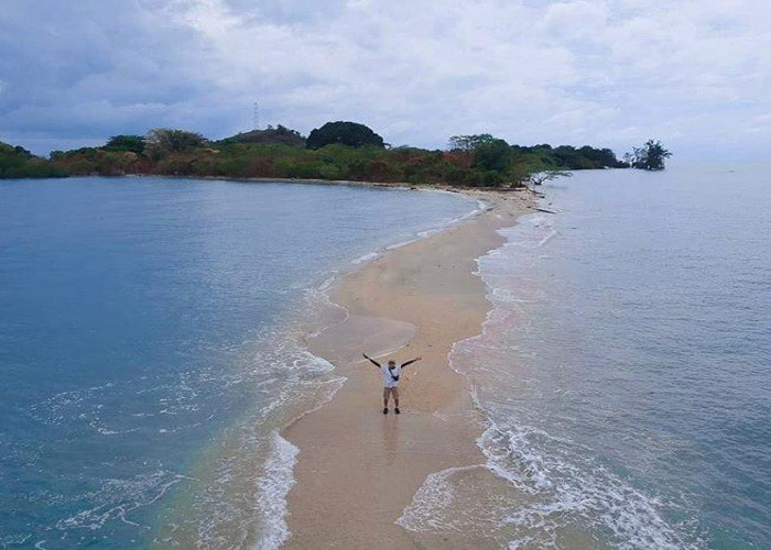 Menilik Keindahan Pantai Maspari, Bisa Jadi Tujuan Liburan Akhir Tahun