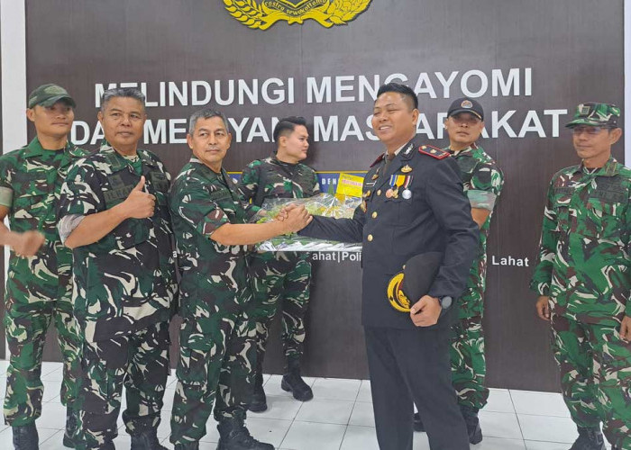 Mendadak Dikepung Prajurit Kodim 0405/Lahat, Intip Reaksi Kapolres Saat Jajaran Perwira TNI Masuk Halaman Upac