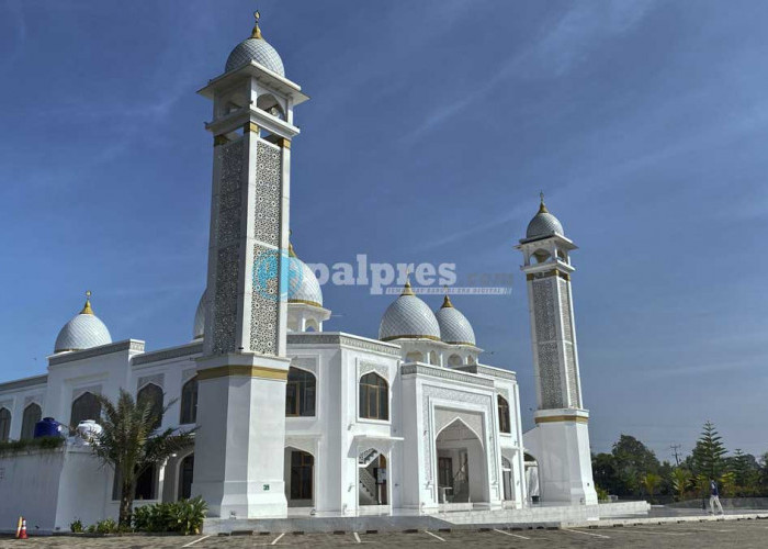 Estetik dan Megah! Masjid 5 Kubah di Palembang Ini Punya Fasilitas Bak Hotel Berbintang