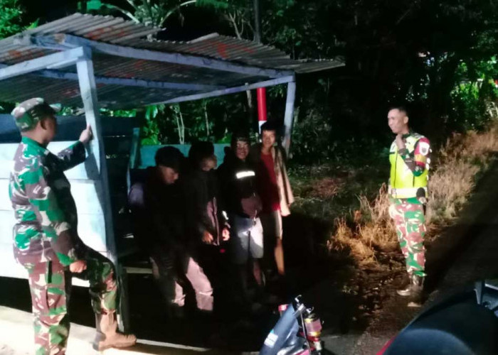 Bukan Kaleng-Kaleng! Aksi 3 Babinsa dan Warga Lahat Amankan Desa Saat Malam Hari