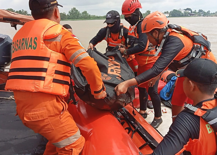 Tim SAR Gabungan Temukan Nakhoda Kapal Hilang di Sungai Musi, Begini Kondisinya