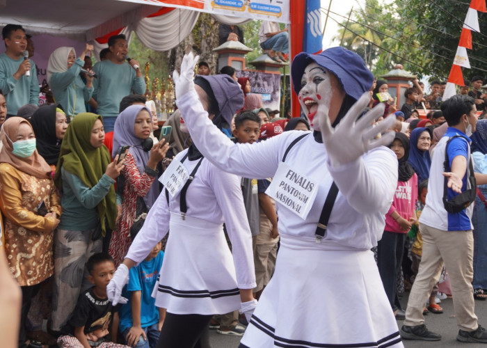 Tumpah Ruah, Ribuan Masyarakat OKI Antusias Tonton Karnaval Budaya