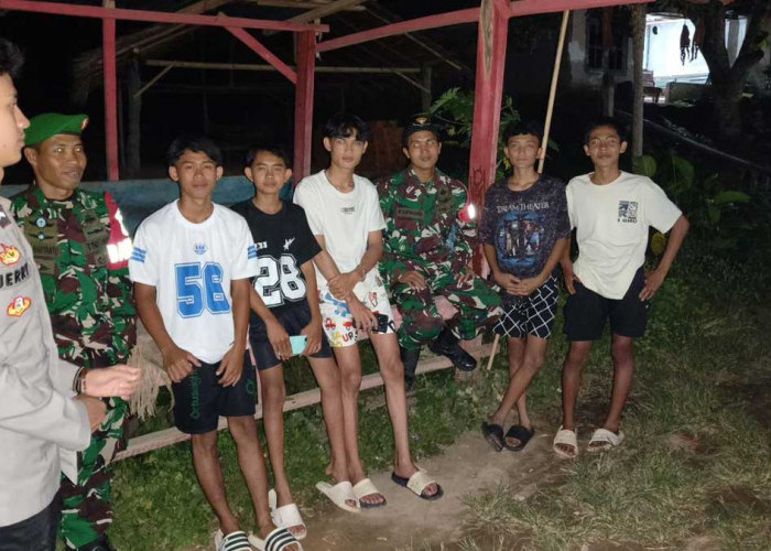 Pastikan Rakyat Aman Saat Beristirahat, Babinsa Koramil 405-05 Pendopo Aktifkan Kembali Ronda Malam