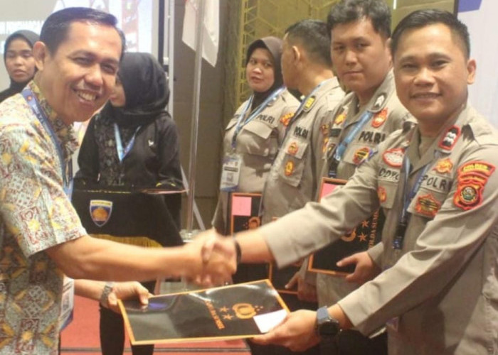 PS Kasi Keu Polres Lubuk Linggau Aiptu Ruddy Cahyono SH Terima Penghargaan Kapolri dan Kapolda Sumsel