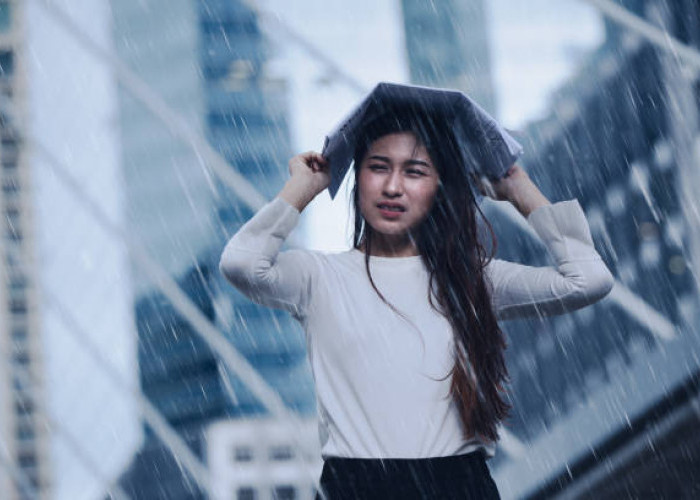 PERHATIKAN! Ini Risiko Air Hujan Bagi Kesehatan Tubuh