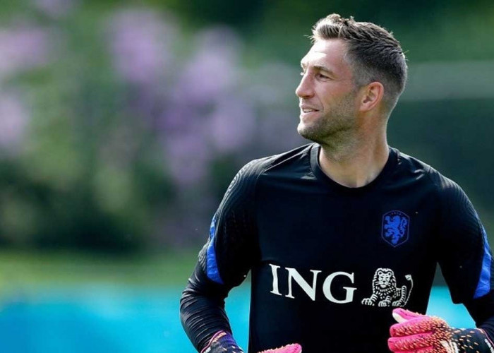 Maarten Stekelenburg Dirumorkan Calon Pelatih Kiper Timnas Indonesia? Ini Rekam Jejaknya