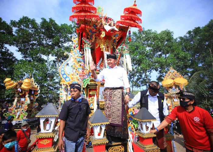 Herman Deru Hadiri Ngaben Massal di OKI, Serukan Pelestarian Budaya Sebagai Perekat Bangsa