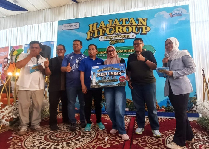 Berkah Kesetiaan! Dua Pelanggan Setia FIFGROUP Raih Doorprize Umrah di Hajatan Cabang Syariah 2026