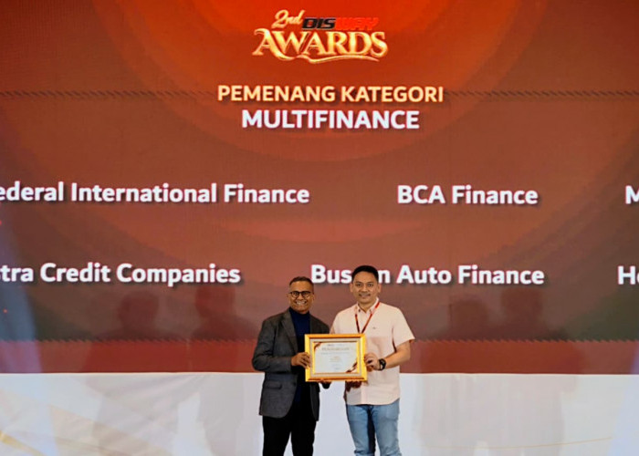 RAKSASA MULTIFINANCE MENYALA! FIFGROUP Raih Disway Awards 2026, Dahlan Iskan Serahkan Piala Emas!