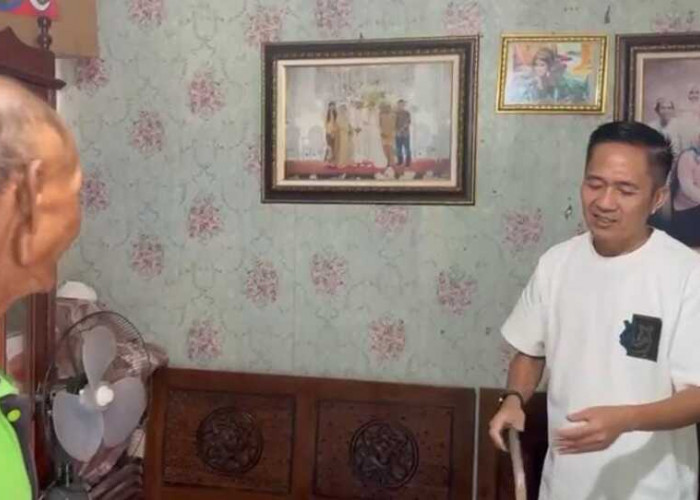 Ratu Dewa Kunjungi Legenda Badminton Palembang