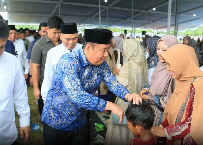 Ribuan Jamaah Padati Desa Sigam! Wagub Cik Ujang Hadiri Pengajian Akbar di Ponpes Hidayatullah Mubtadiin