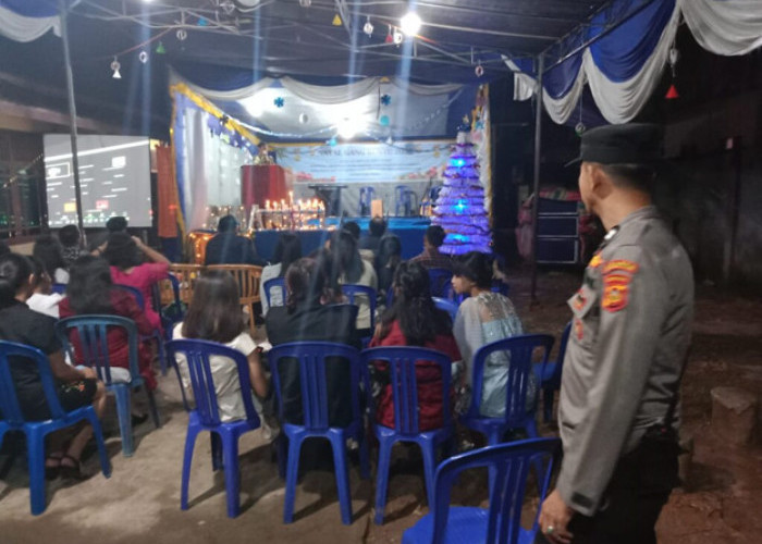 Jelang Perayaan Natal, Polsek Indralaya Lakukan Sterilisasi Gereja di Ogan Ilir