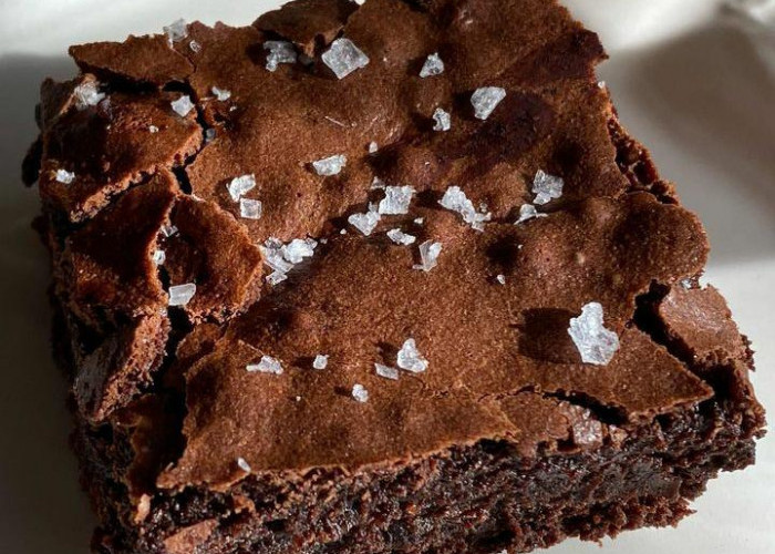 Brownies Kopi Menemani Secangkir Kopi Saat Suasana Senja Bersama Pasangan