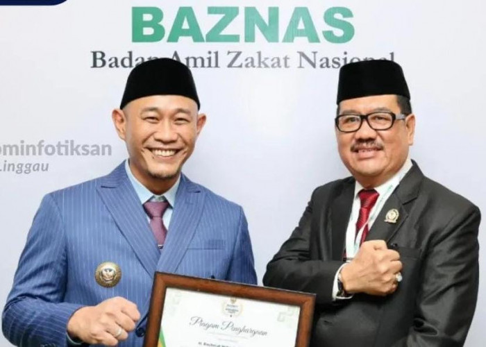 Membanggakan! Wali Kota Lubuk Linggau H Rachmat Hidayat Terima Penghargaan  BASNAZ Awards 2025