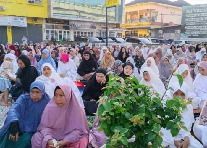 Ratusan Jemaah di Palembang Rayakan Idulfitri Lebih Dulu, Khatib Singgung Konflik Dunia Islam