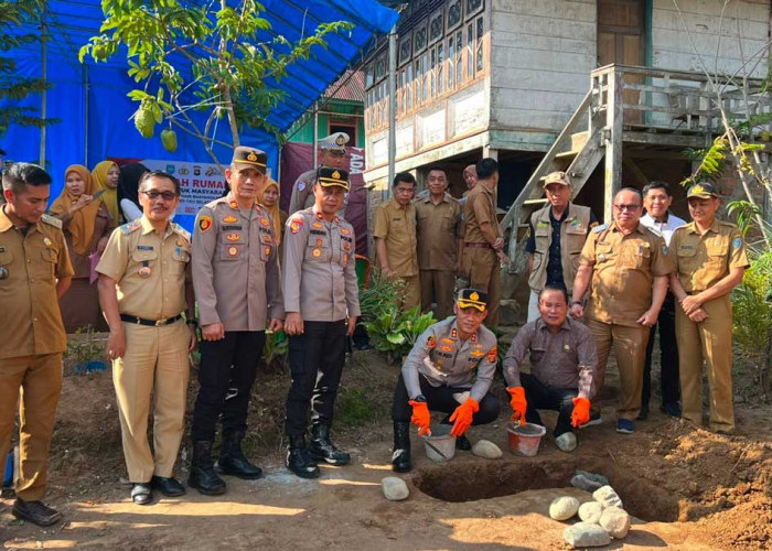 Kehilangan Tempat Tinggal Akibat Longsor, 11 Warga OKU Selatan Mendadak Dapat Kejutan Bedah Rumah dari Polisi