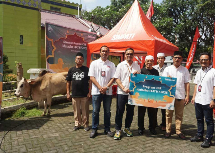 Perluas Manfaat bagi Masyarakat Melalui Semangat Kebersamaan, Telkomsel Salurkan Hewan Kurban Iduladha 1447 H
