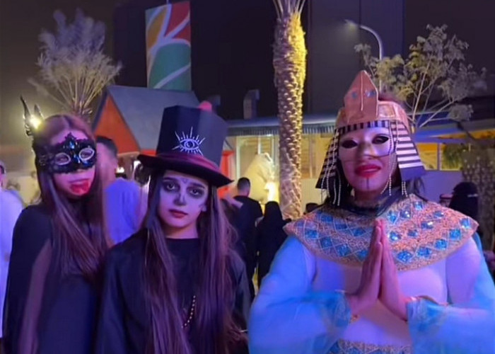 Meriahnya Pesta Halloween di Arab Saudi, Warganet Indonesia: Kiblat Umat Islam Bukan Arab, Tapi Ka'bah